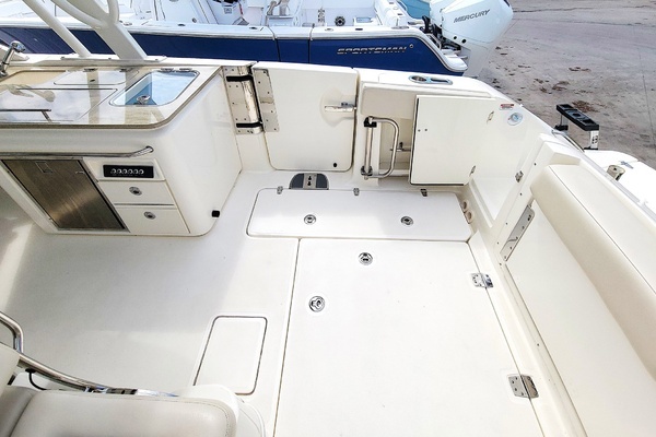 2022 Boston Whaler 32