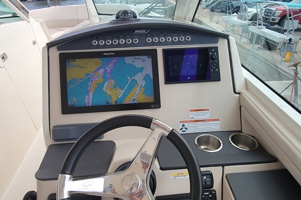 2022 Boston Whaler 32