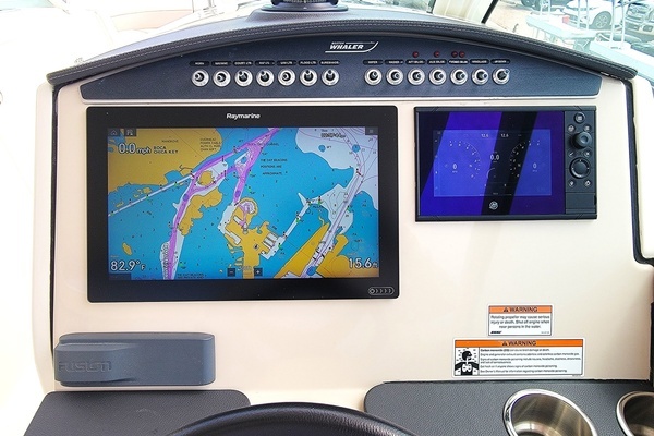 2022 Boston Whaler 32