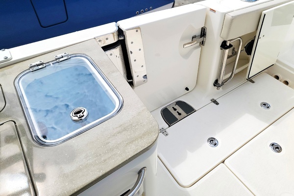 2022 Boston Whaler 32