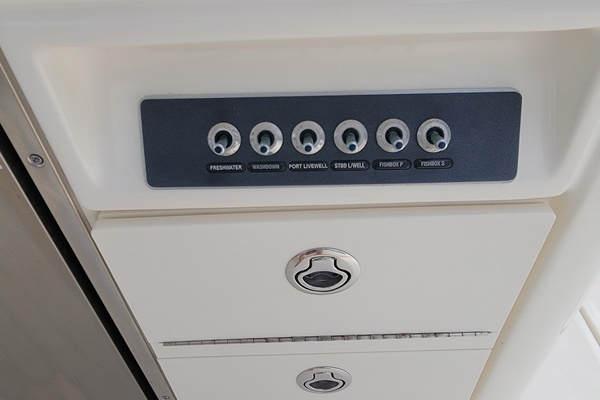 2022 Boston Whaler 32