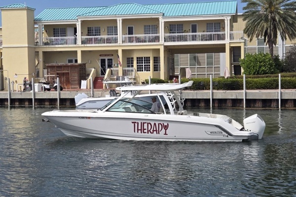 2022 Boston Whaler 32