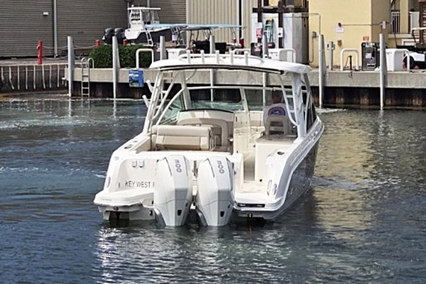 2022 Boston Whaler 32