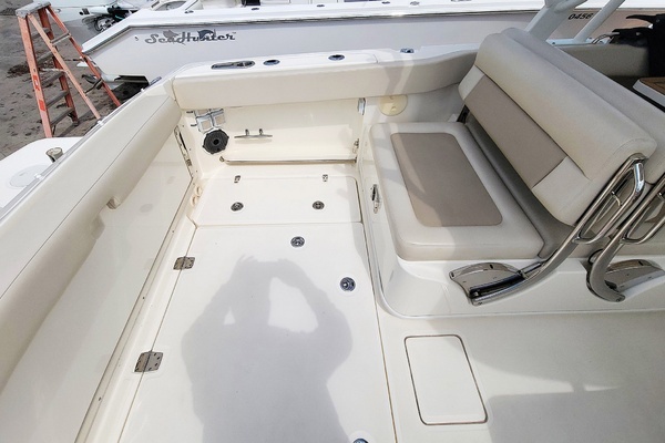 2022 Boston Whaler 32
