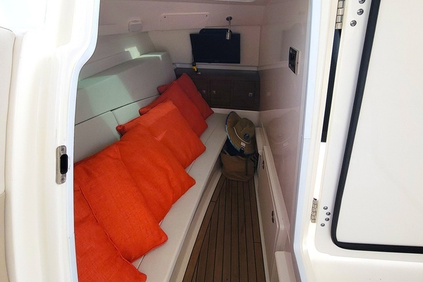 2022 Boston Whaler 32