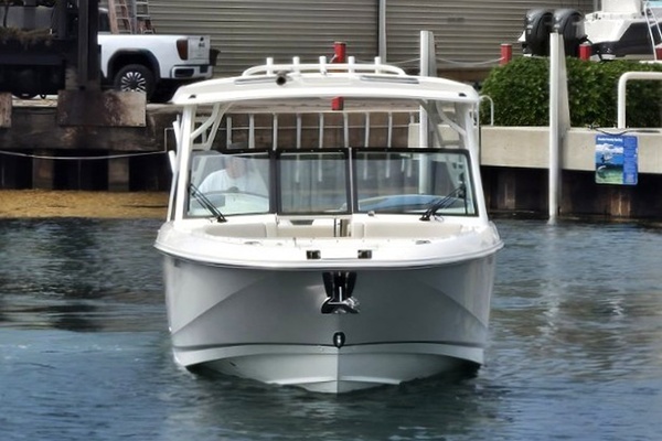 2022 Boston Whaler 32