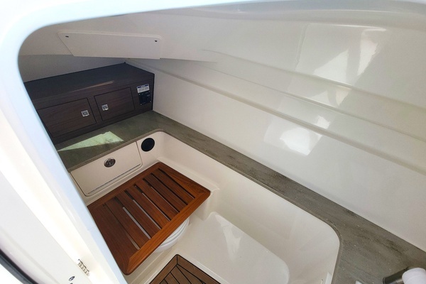 2022 Boston Whaler 32