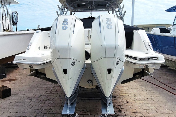 2022 Boston Whaler 32