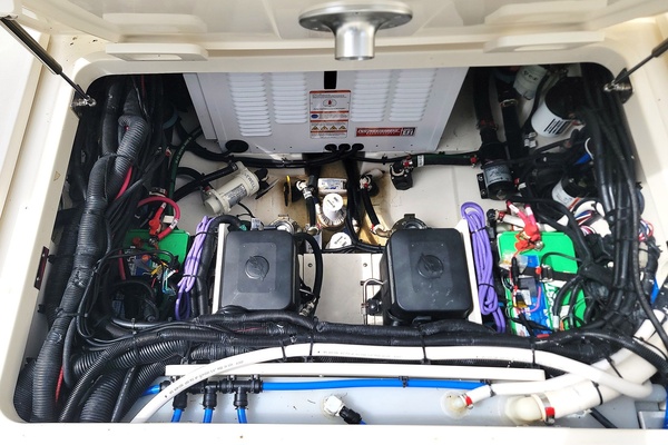 32ft Boston Whaler Yacht For Sale