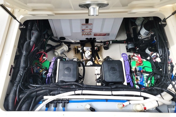 2022 Boston Whaler 32