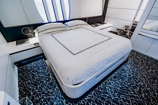 2010 Pershing 80