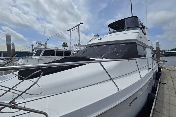 53ft Carver Yacht For Sale