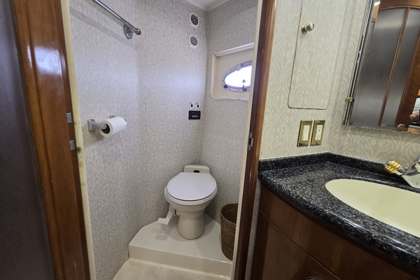 53ft Carver Yacht For Sale