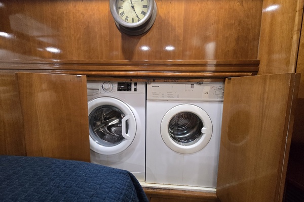 53ft Carver Yacht For Sale
