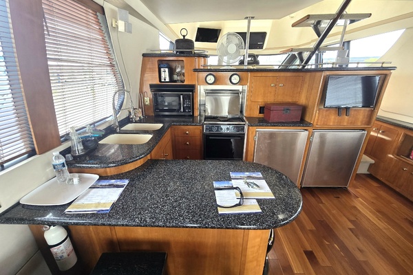 53ft Carver Yacht For Sale