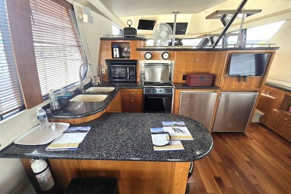 Carver 530 Yacht For Sale