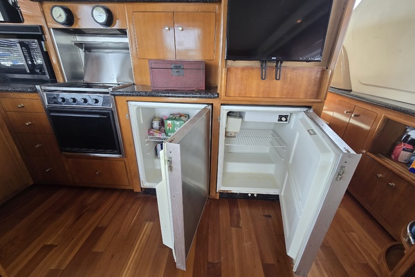 53ft Carver Yacht For Sale
