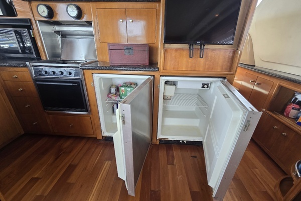 Carver 530 Yacht For Sale