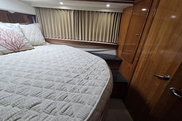 53ft Carver Yacht For Sale