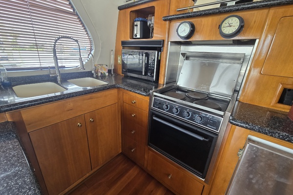 53ft Carver Yacht For Sale