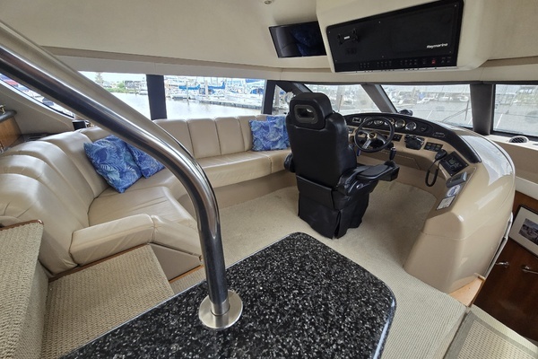 Carver 530 Yacht For Sale