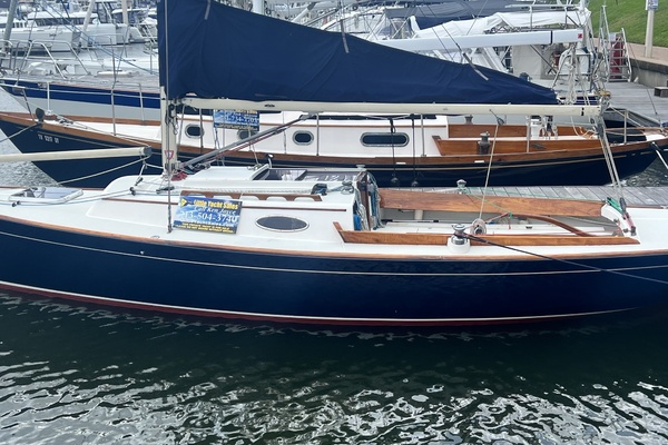 28ft Alerion Yacht For Sale
