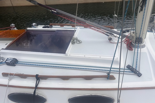 28ft Alerion Yacht For Sale