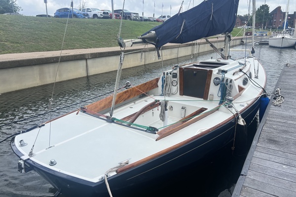 28ft Alerion Yacht For Sale