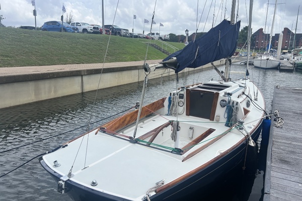28ft Alerion Yacht For Sale