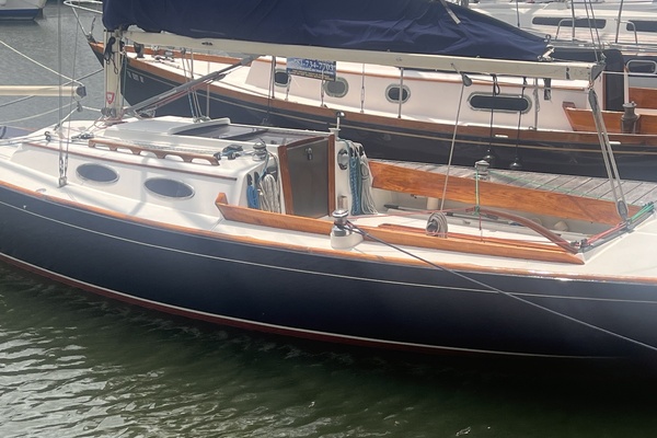 28ft Alerion Yacht For Sale