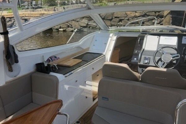 30ft Nimbus Yacht For Sale