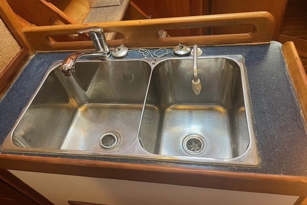 Thistle 37ft Tartan Yacht For Sale