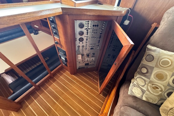 LOVE IS 44ft Chris Craft Yacht For Sale
