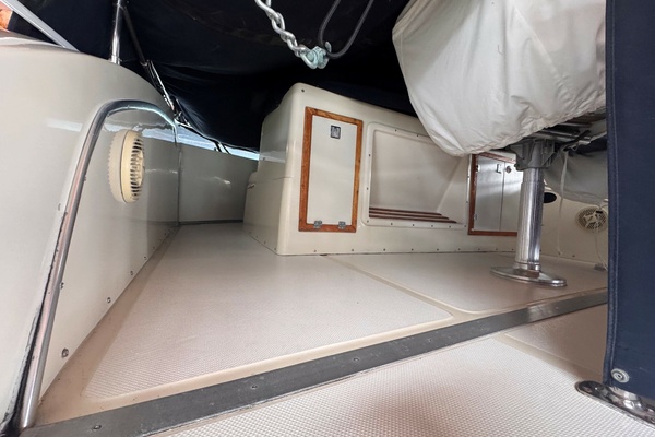 LOVE IS 44ft Chris Craft Yacht For Sale