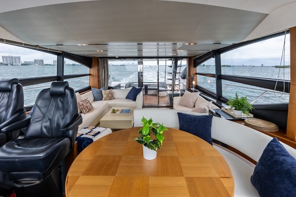 2014 Princess 72