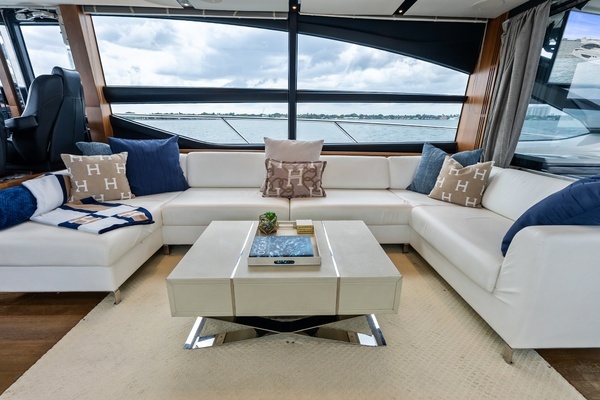 2014 Princess 72