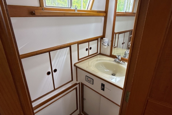 TUMBLEWEED 42ft Grand Banks Yacht For Sale