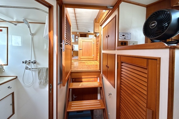 1997 Grand Banks 42