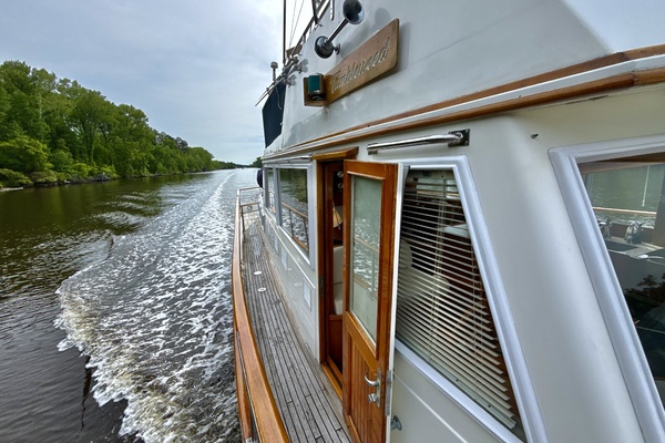 TUMBLEWEED 42ft Grand Banks Yacht For Sale