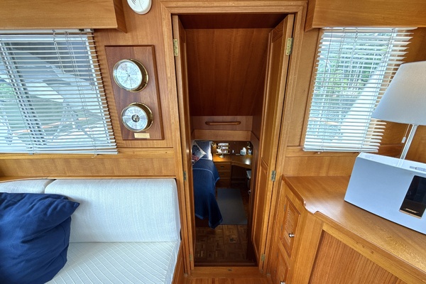 TUMBLEWEED 42ft Grand Banks Yacht For Sale