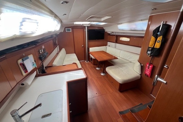 Sisu 43ft Beneteau Yacht For Sale