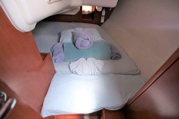 Olive Elaine 31ft Beneteau Yacht For Sale