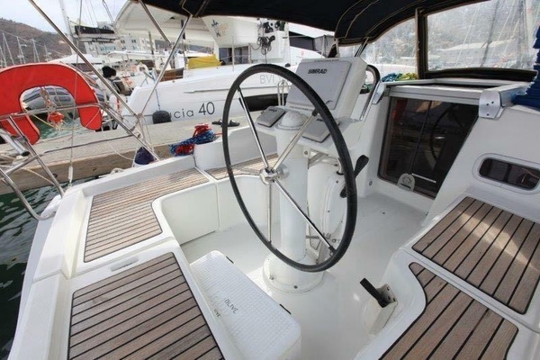 Olive Elaine 31ft Beneteau Yacht For Sale