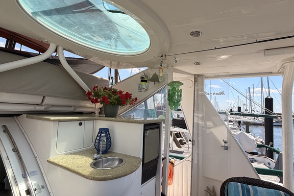 Nefertite 41ft Maxum Yacht For Sale