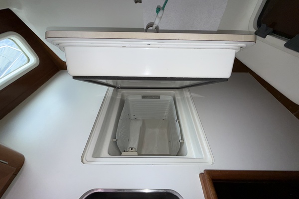 Kole Sere 41ft Beneteau Yacht For Sale