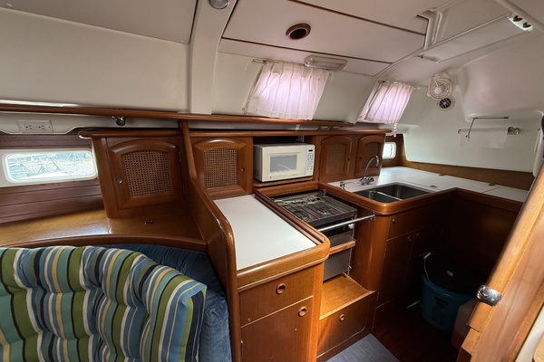 Kole Sere 41ft Beneteau Yacht For Sale