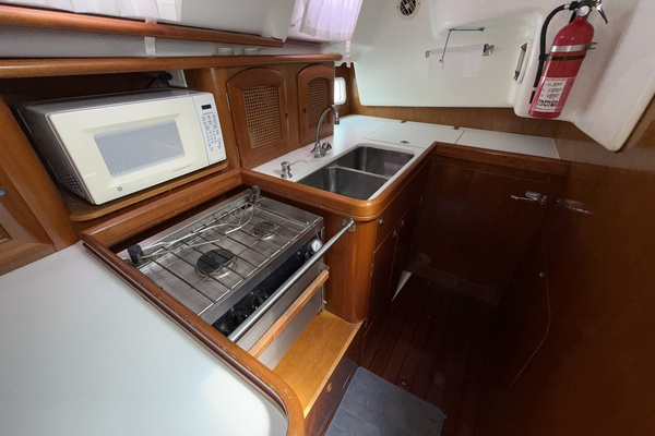 Kole Sere 41ft Beneteau Yacht For Sale