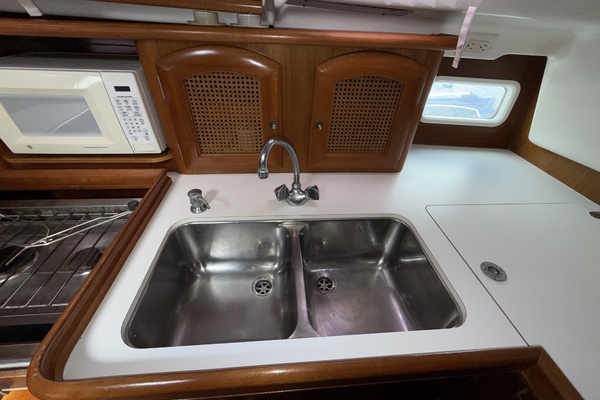Kole Sere 41ft Beneteau Yacht For Sale