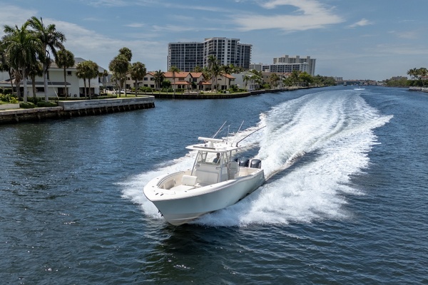 2017 Invincible 39