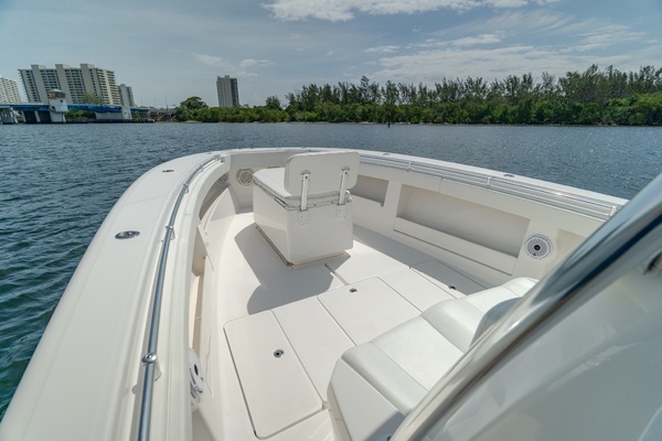 2017 Invincible 39